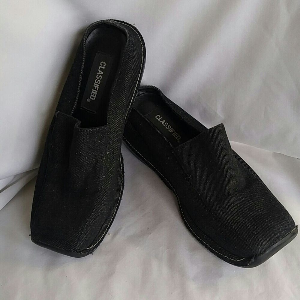 Shoes - Picture 2 of 7